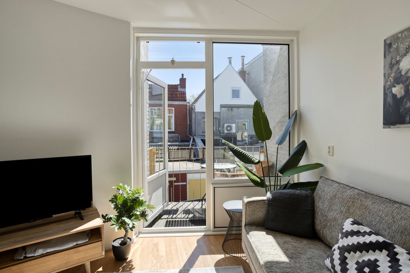 Compact studio with balcony near Groningen center — 14