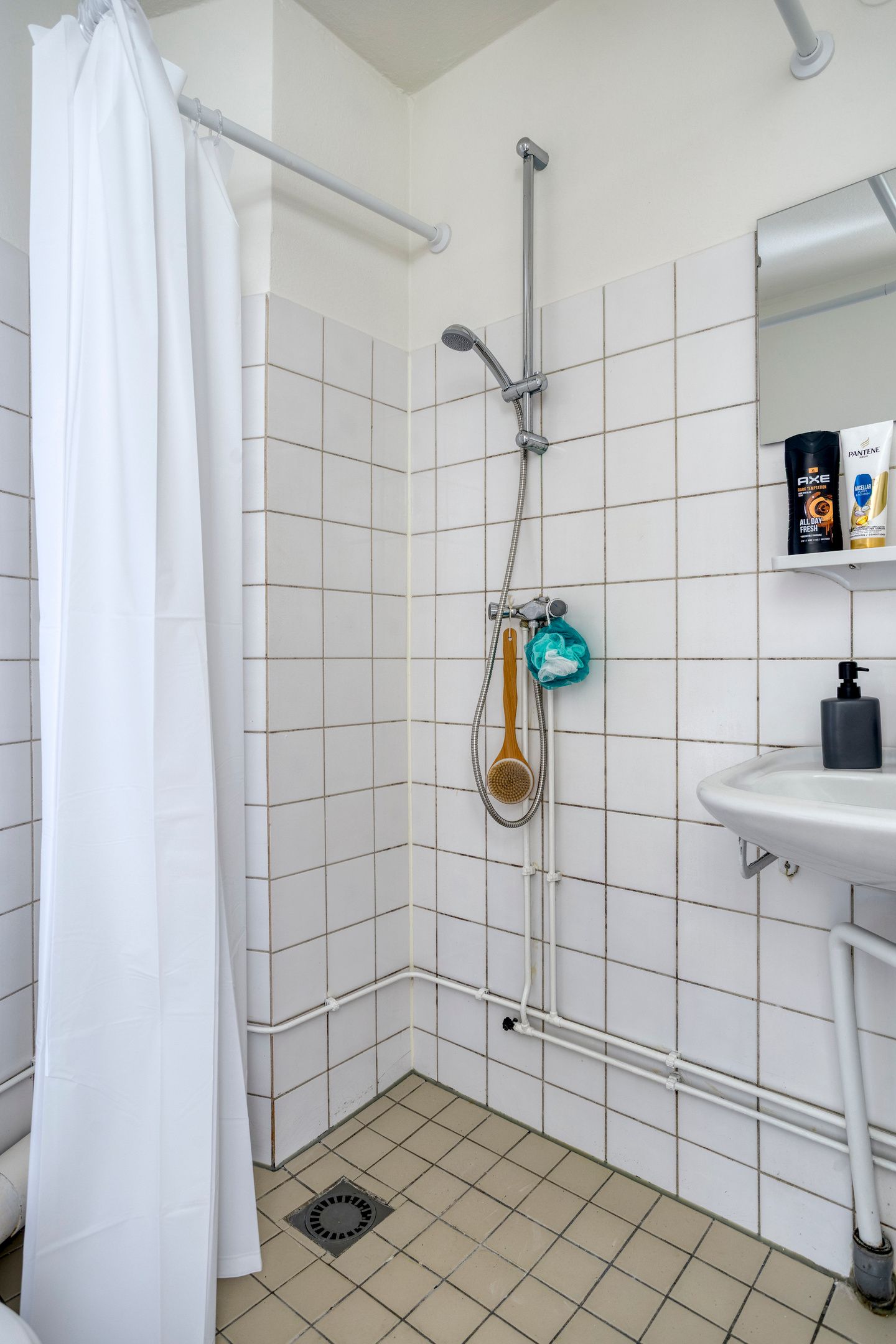 Compact studio with balcony near Groningen center — 20
