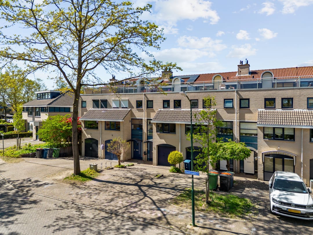 Spacious drive-in home with split-level layout and rooftop terrace in Houten — 32