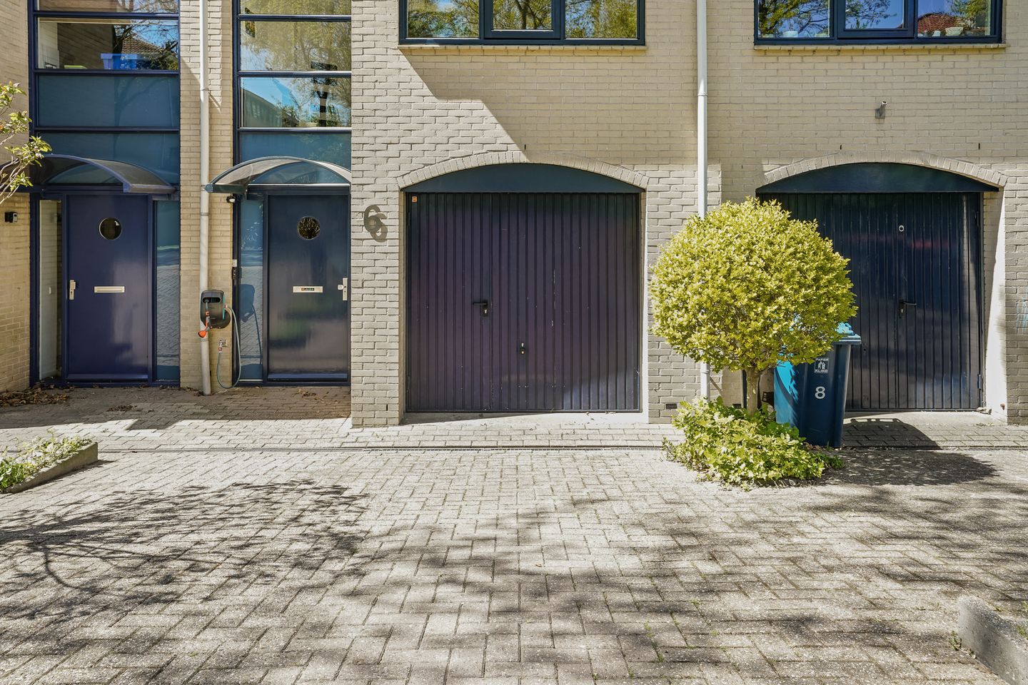 Spacious drive-in home with split-level layout and rooftop terrace in Houten — 25