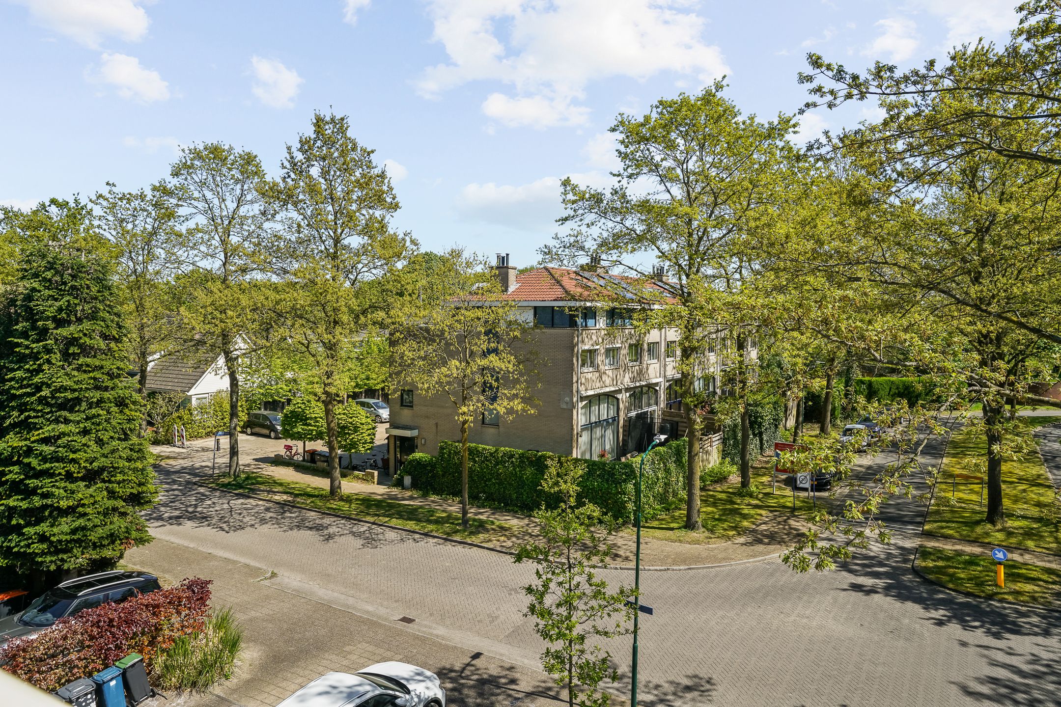 Spacious drive-in home with split-level layout and rooftop terrace in Houten — 21