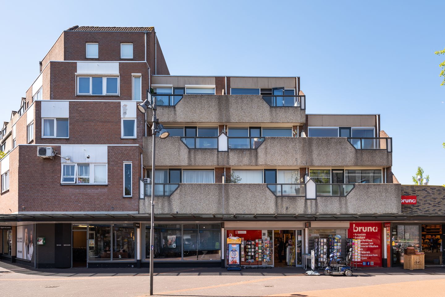 View photo 3 of Winkelcentrum Hoogzandveld 38