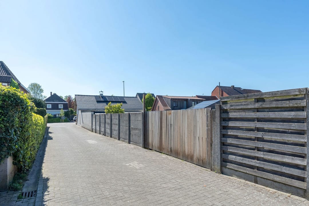 Renovated Bungalow with Three Bedrooms and Garden in Oud-Turnhout — 31