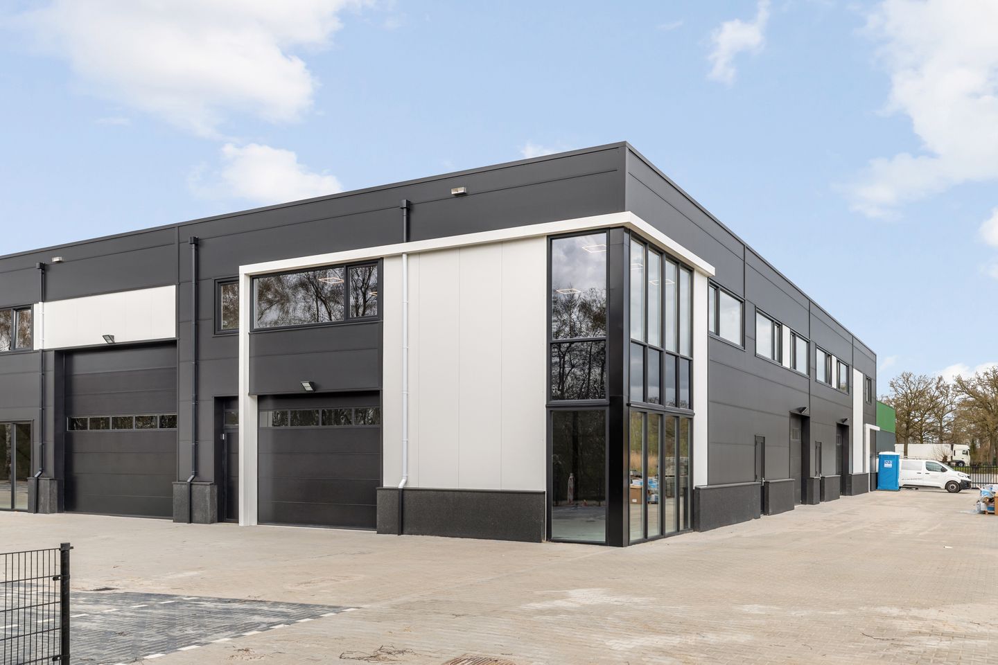 Bekijk foto 3 van Almelosestraat 85