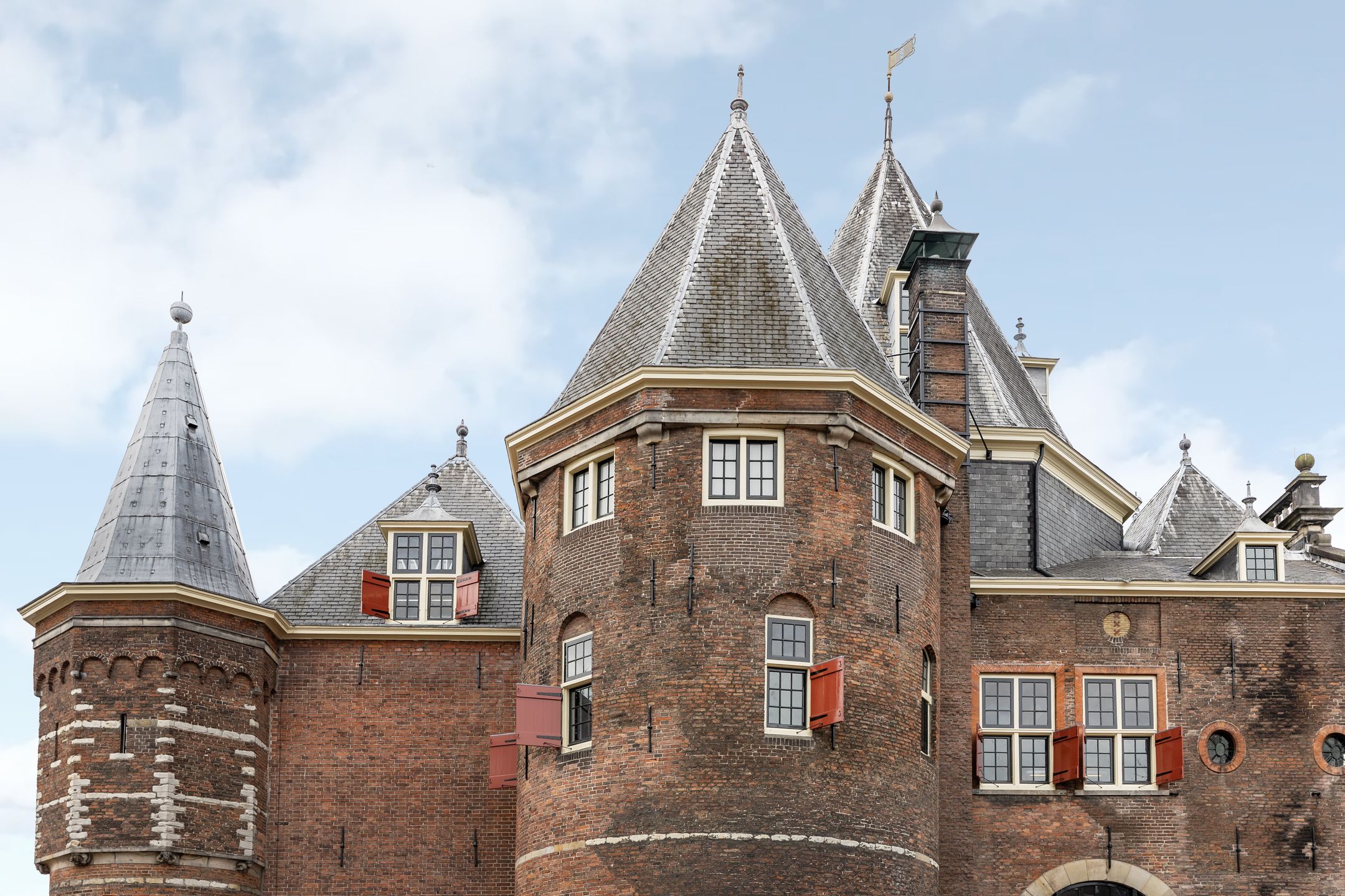 Stunning Historic Warehouse Apartment with Iconic Nieuwmarkt Views — 27