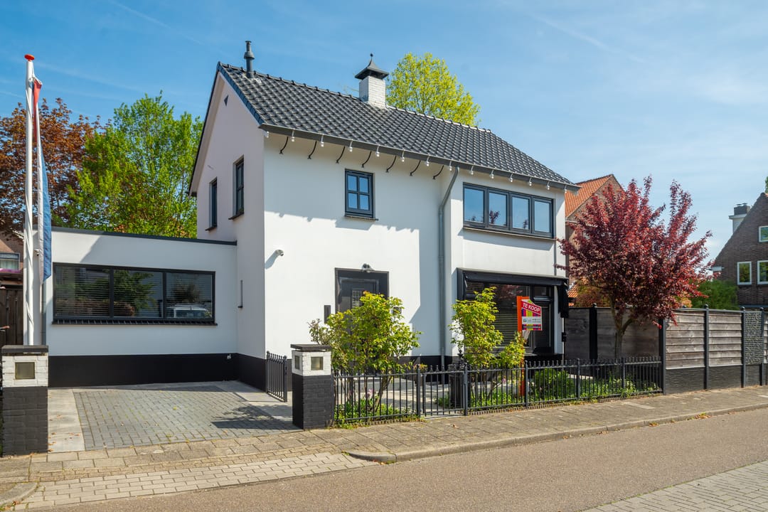 Photo 1 of Looleestraat 8