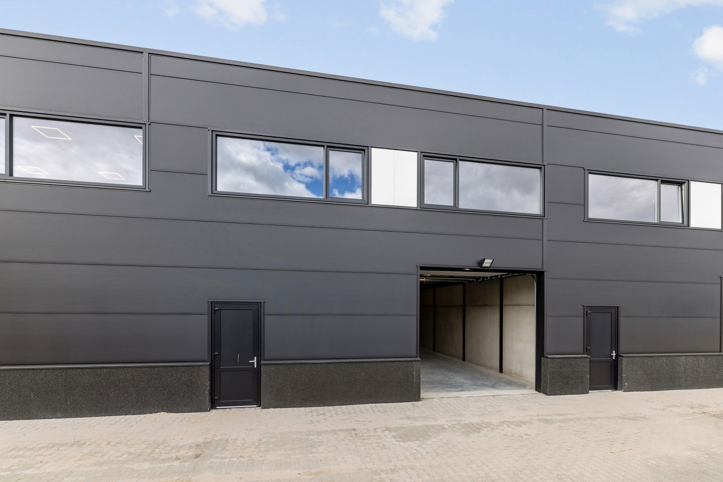 Bekijk foto 2 van Almelosestraat 85
