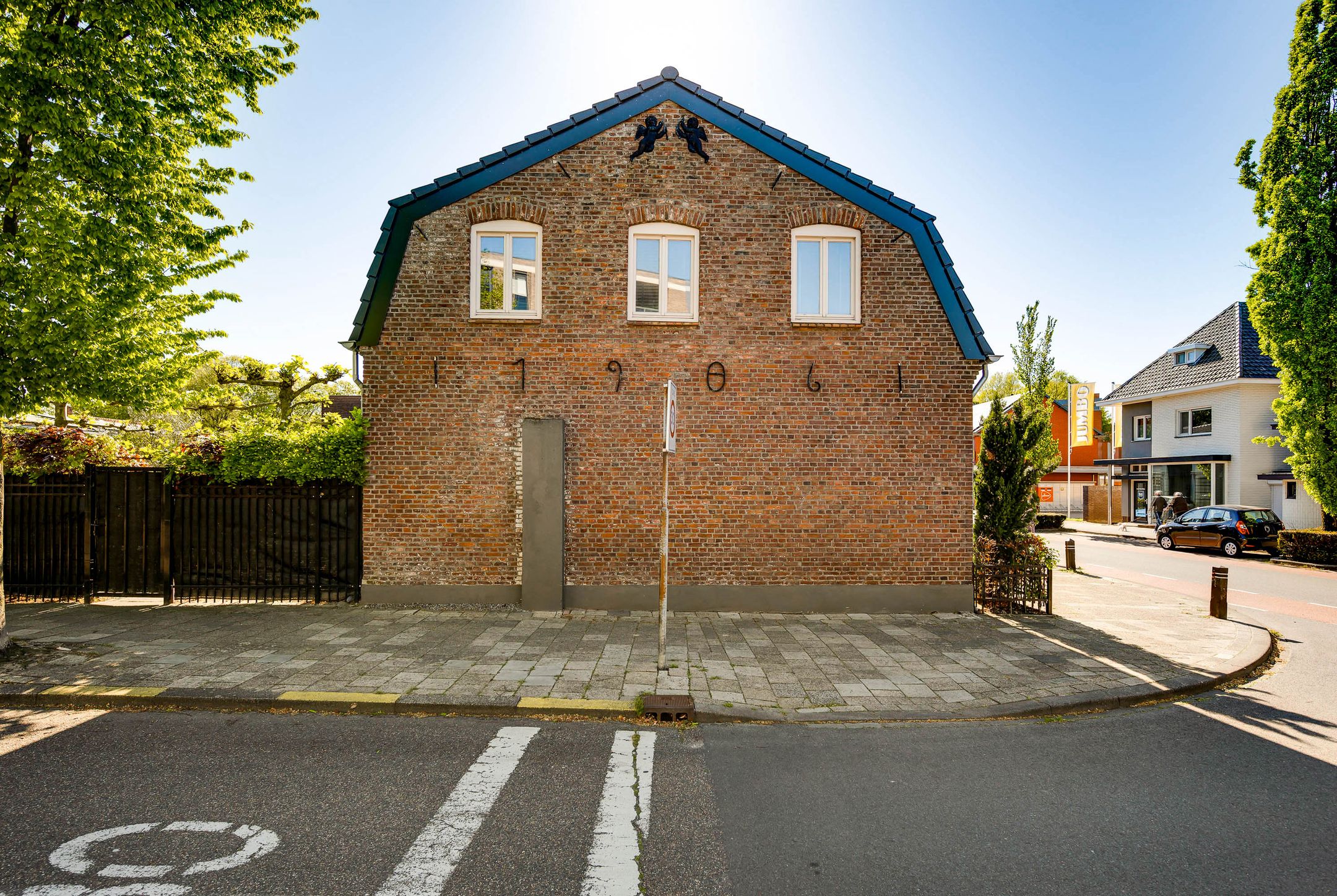 Historic City Farm from 1906 with Modern Comforts in Weert — 30