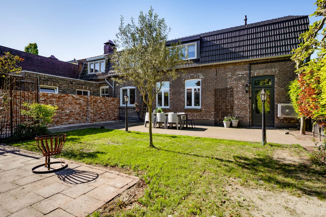 Historic City Farm from 1906 with Modern Comforts in Weert — 32