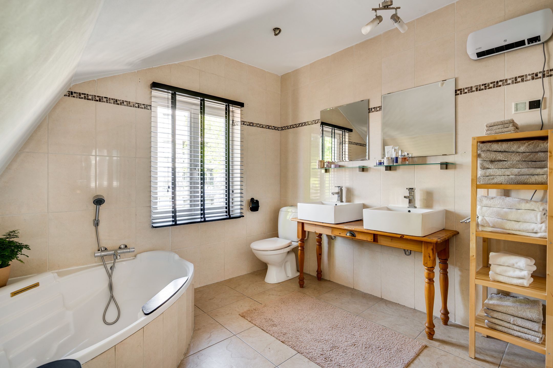 Historic City Farm from 1906 with Modern Comforts in Weert — 21