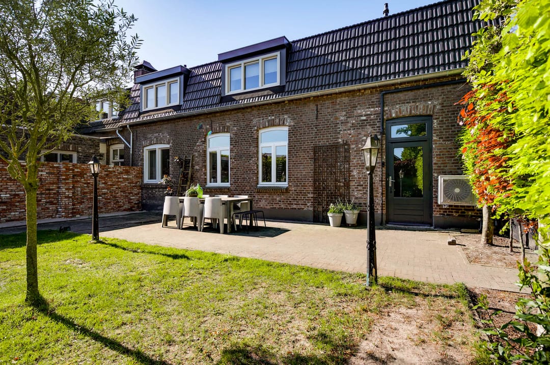 Historic City Farm from 1906 with Modern Comforts in Weert — 31