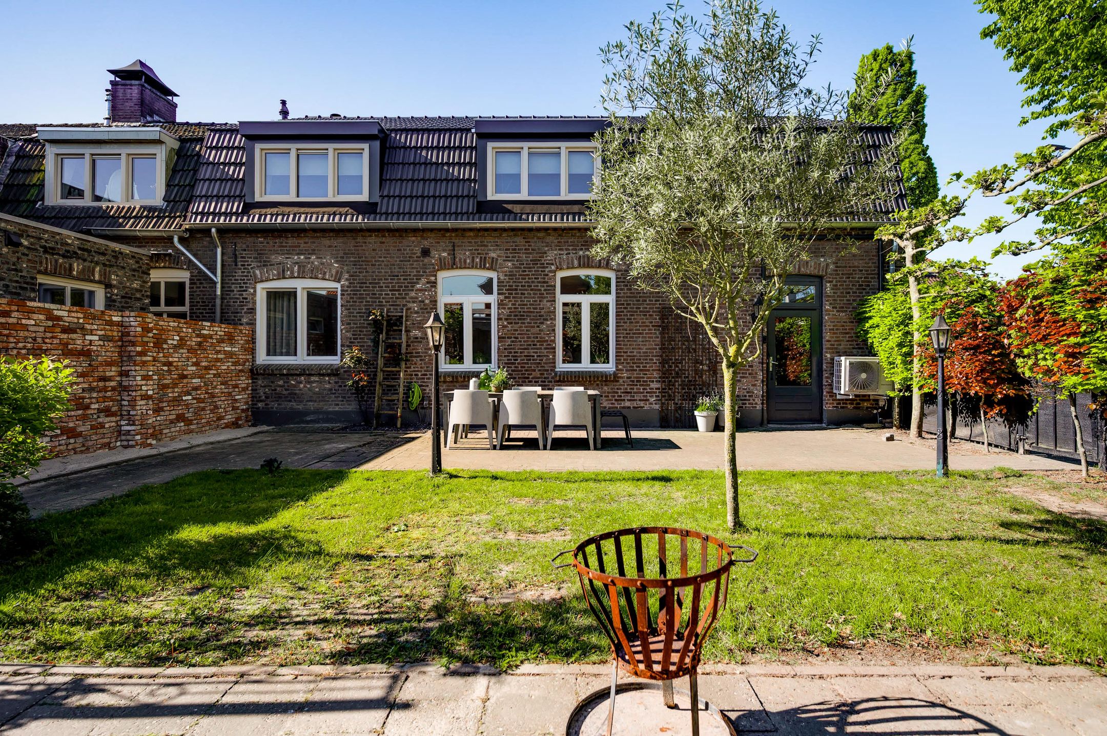 Historic City Farm from 1906 with Modern Comforts in Weert — 33