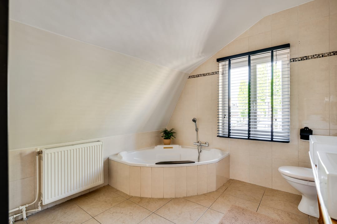 Historic City Farm from 1906 with Modern Comforts in Weert — 23