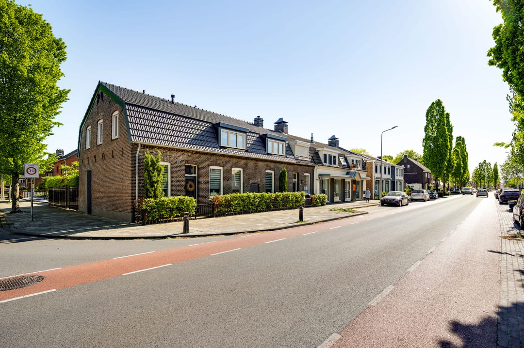 Historic City Farm from 1906 with Modern Comforts in Weert — 41