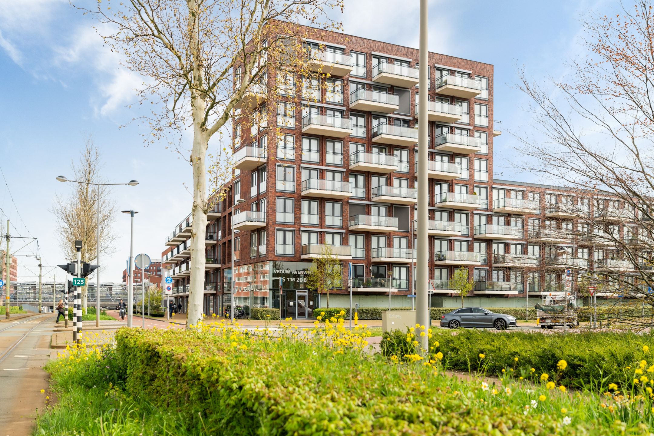 Foto 45 van Vrouw Avenweg 12