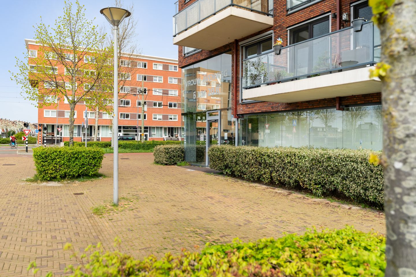 Foto 4 van Vrouw Avenweg 12