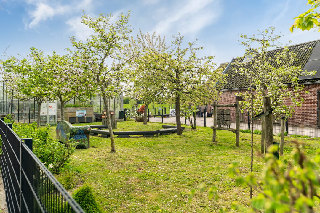 Foto 43 van Vrouw Avenweg 12