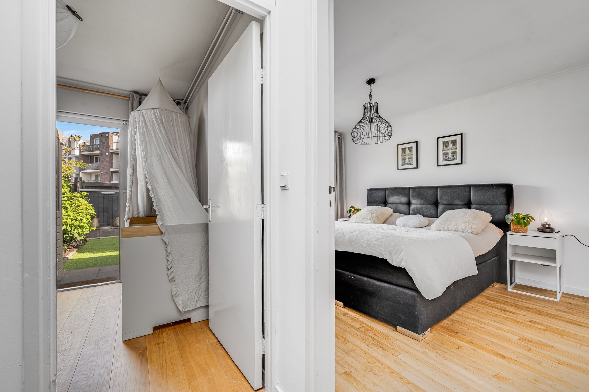 Spacious Ground Floor Apartment with Sunny Garden Near Haarlem Center — 12