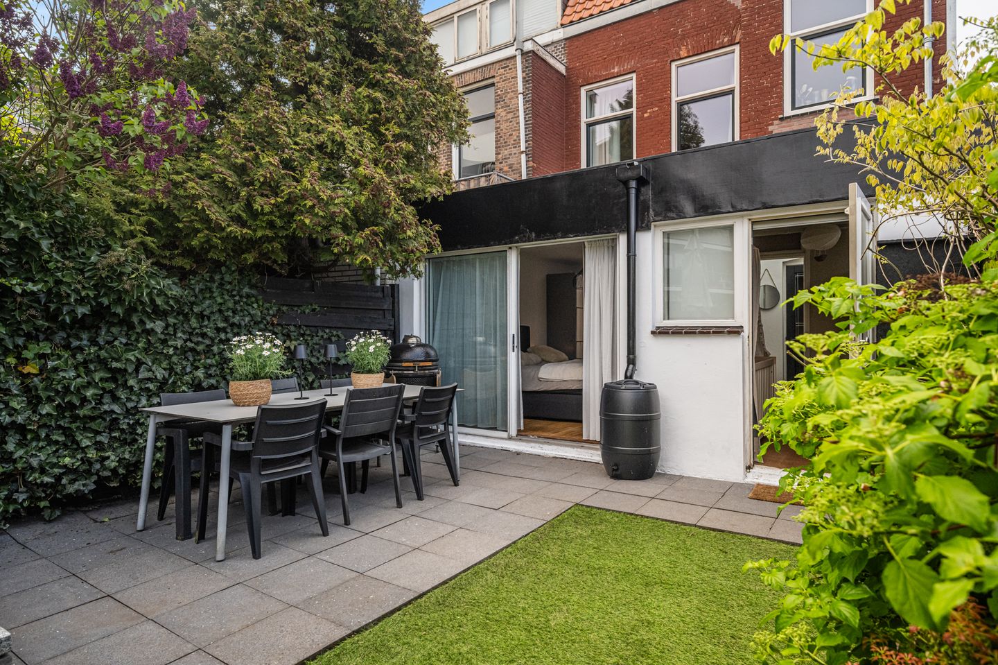 Spacious Ground Floor Apartment with Sunny Garden Near Haarlem Center — 19