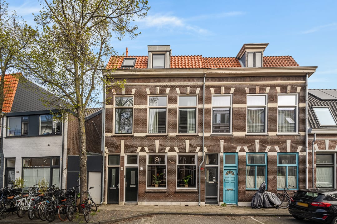 Spacious Ground Floor Apartment with Sunny Garden Near Haarlem Center — 26