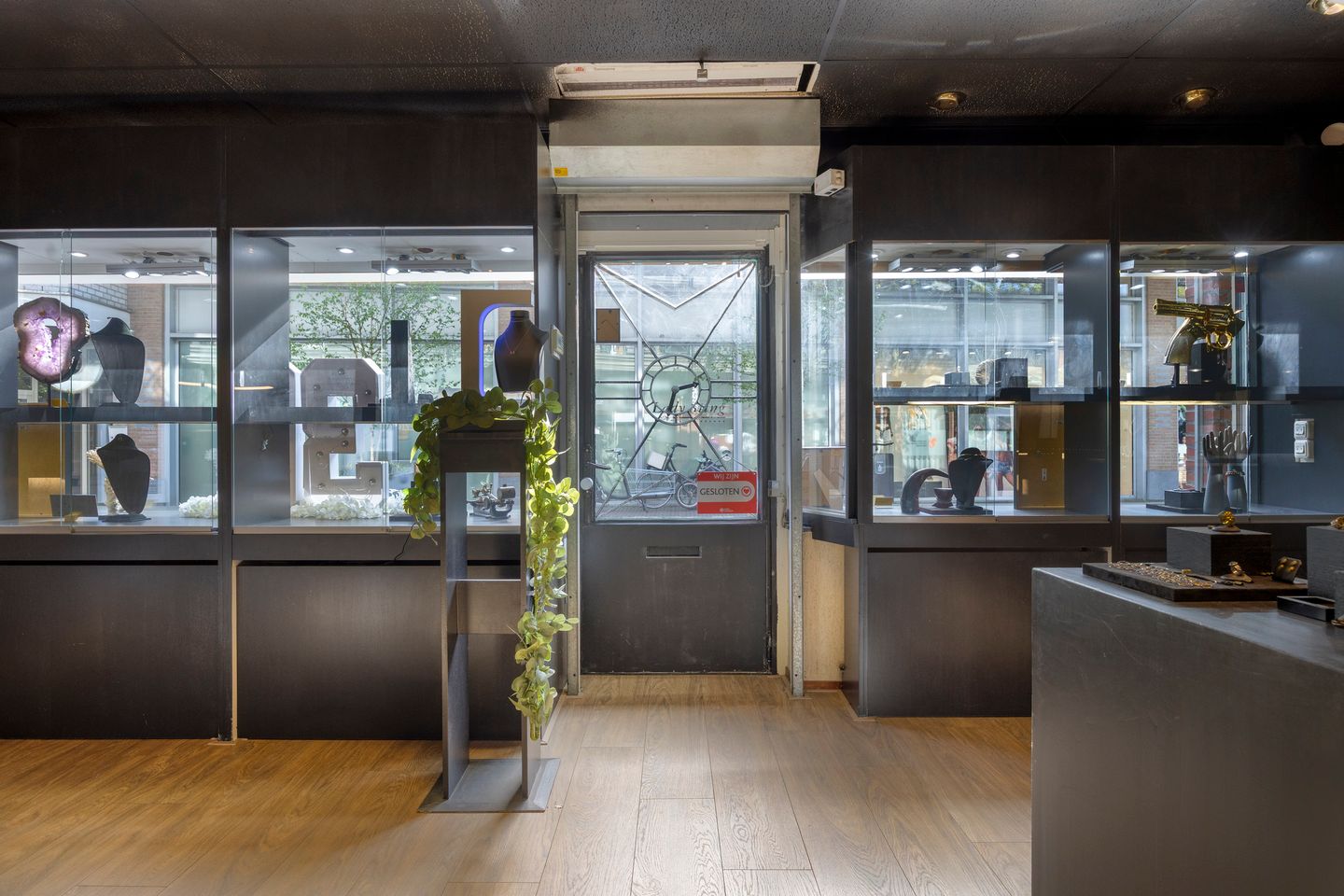 View photo 4 of Galerij 15