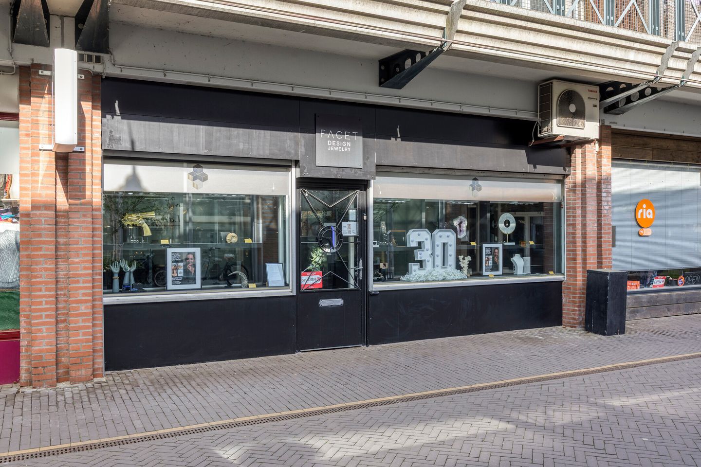 View photo 1 of Galerij 15