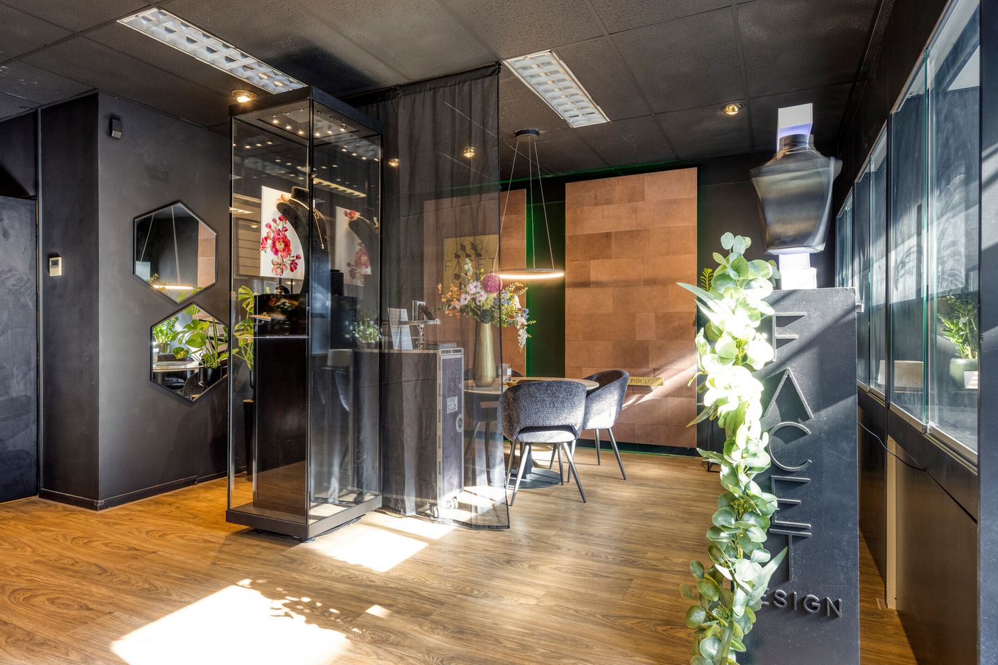 View photo 5 of Galerij 15