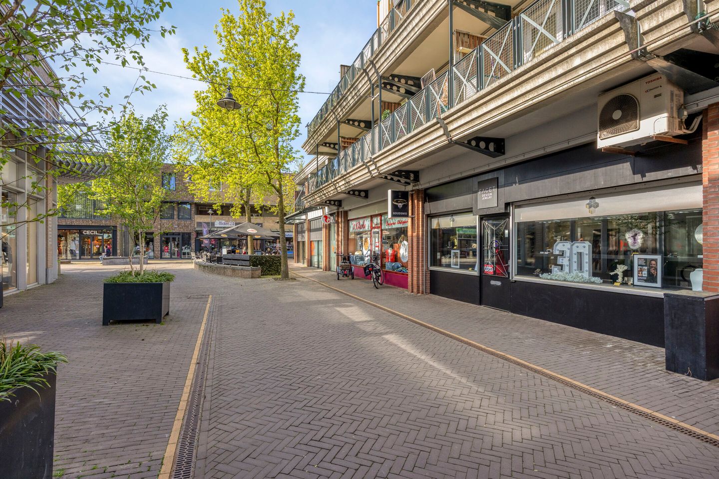 View photo 3 of Galerij 15