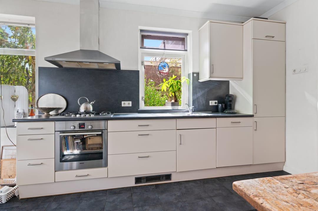 Photo 8 of Emmastraat 24