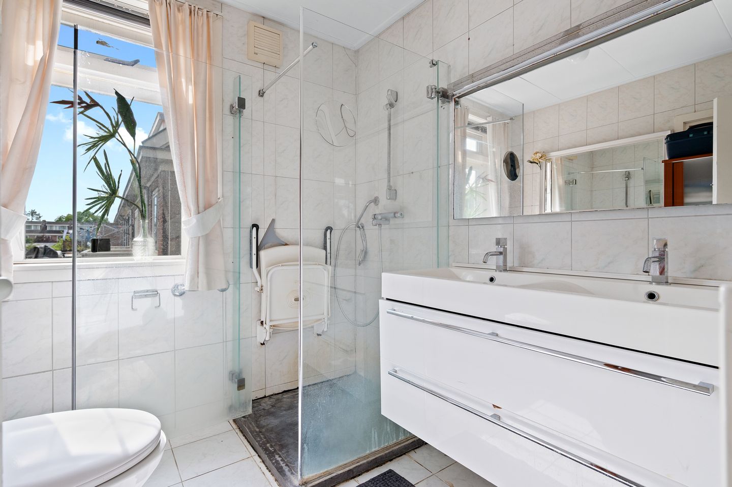 Photo 14 of Emmastraat 24