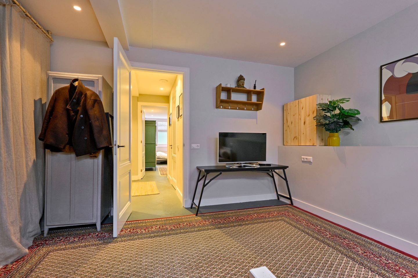 Spacious Three-Level Ground Floor Apartment with South-Facing Garden in Oud-Zuid — 34