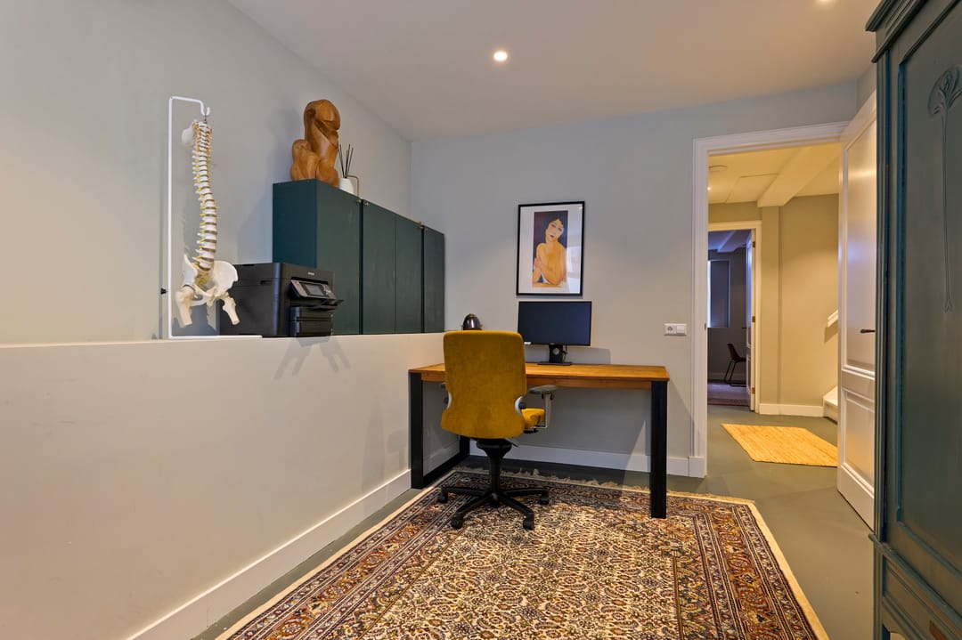 Spacious Three-Level Ground Floor Apartment with South-Facing Garden in Oud-Zuid — 32