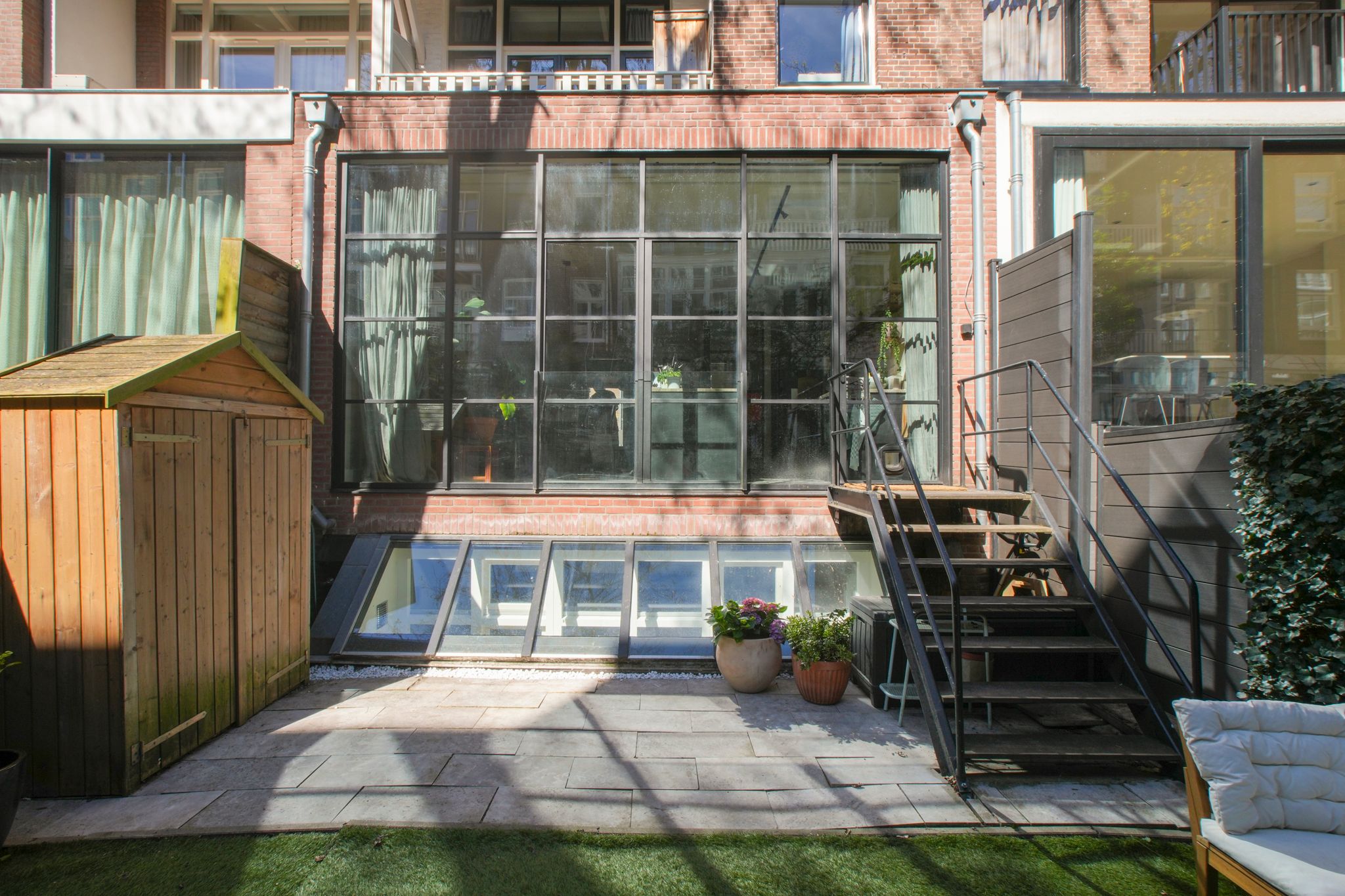 Spacious Three-Level Ground Floor Apartment with South-Facing Garden in Oud-Zuid — 18
