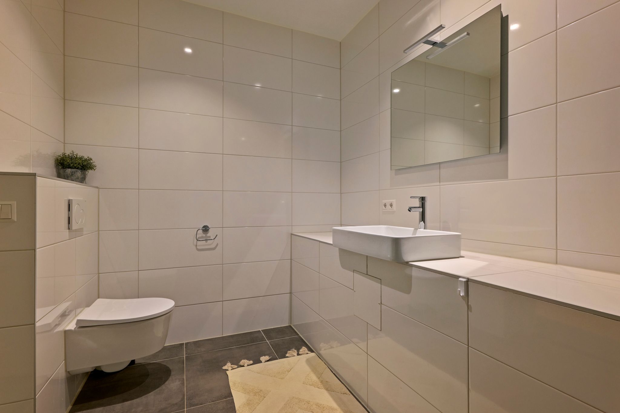 Spacious Three-Level Ground Floor Apartment with South-Facing Garden in Oud-Zuid — 36