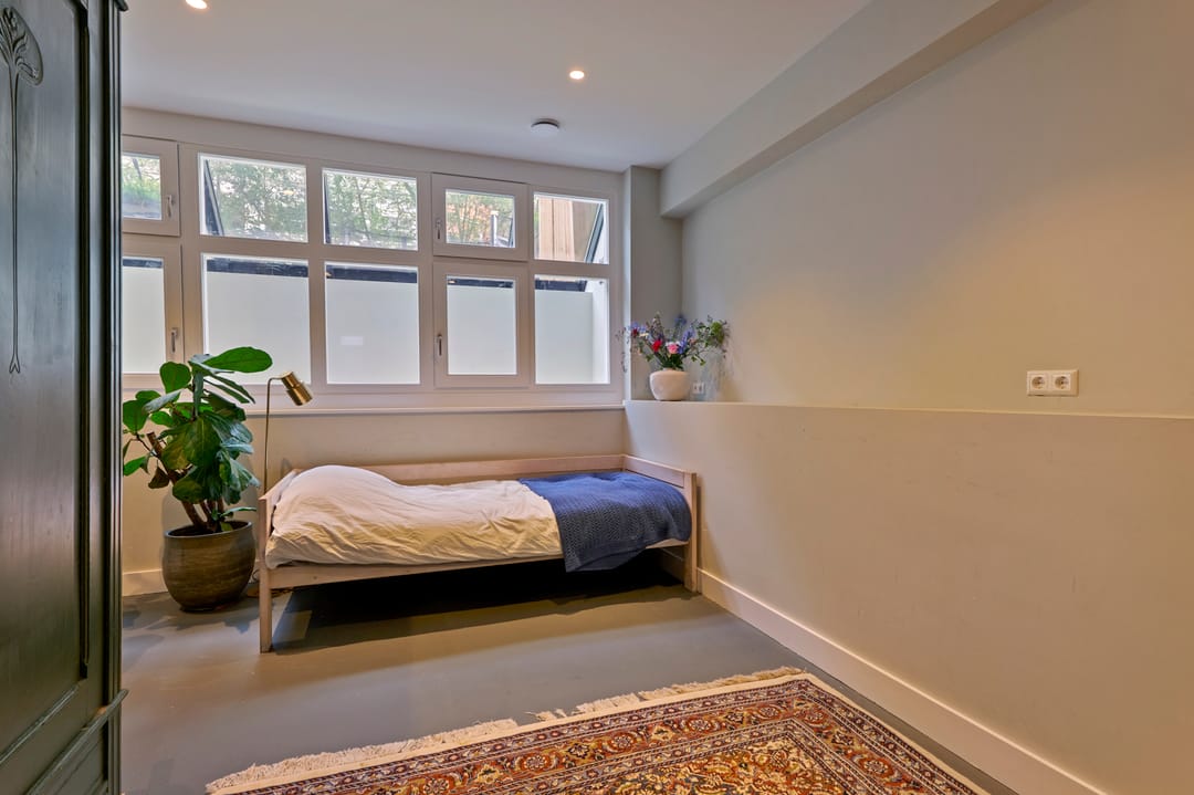 Spacious Three-Level Ground Floor Apartment with South-Facing Garden in Oud-Zuid — 31