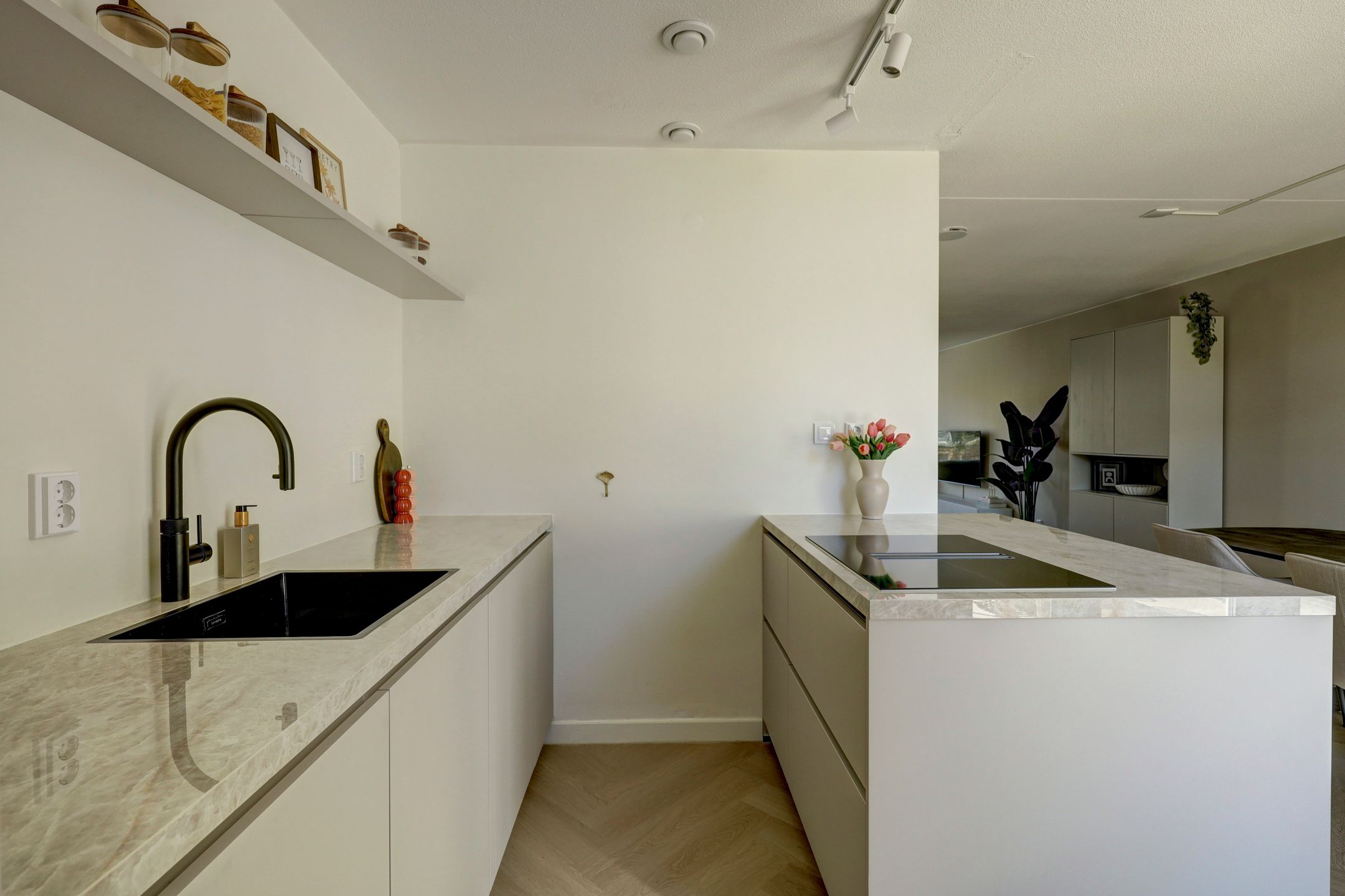 Photo 18 of Heermanstraat 8