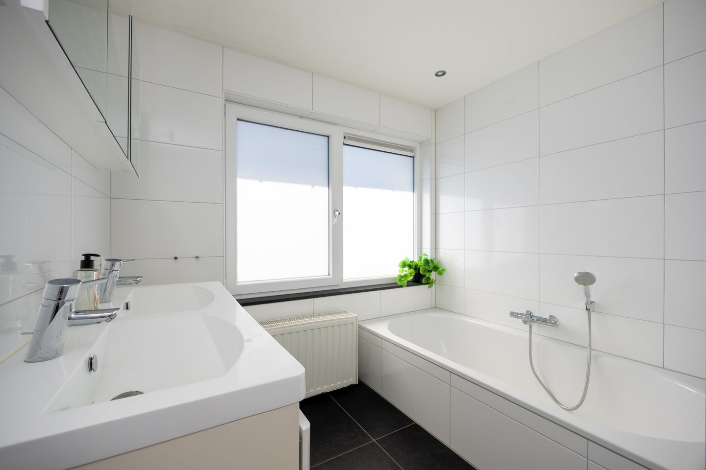 Photo 19 of Burg. Verwielstraat 56