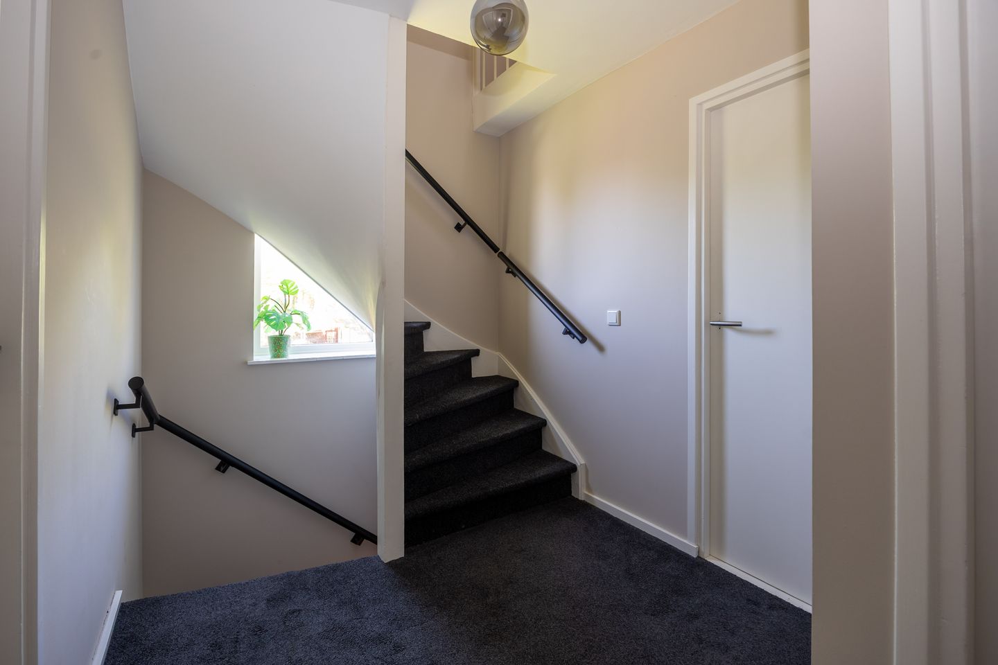 Photo 14 of Burg. Verwielstraat 56