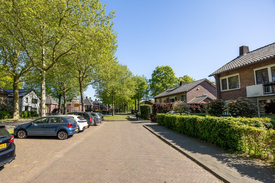 Photo 32 of Burg. Verwielstraat 56