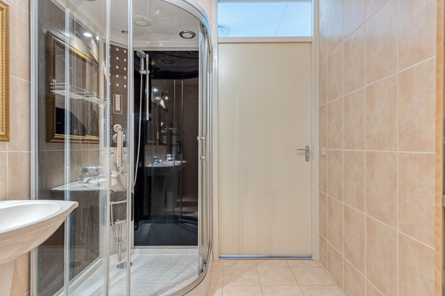 Photo 35 of Hebridenstraat 18