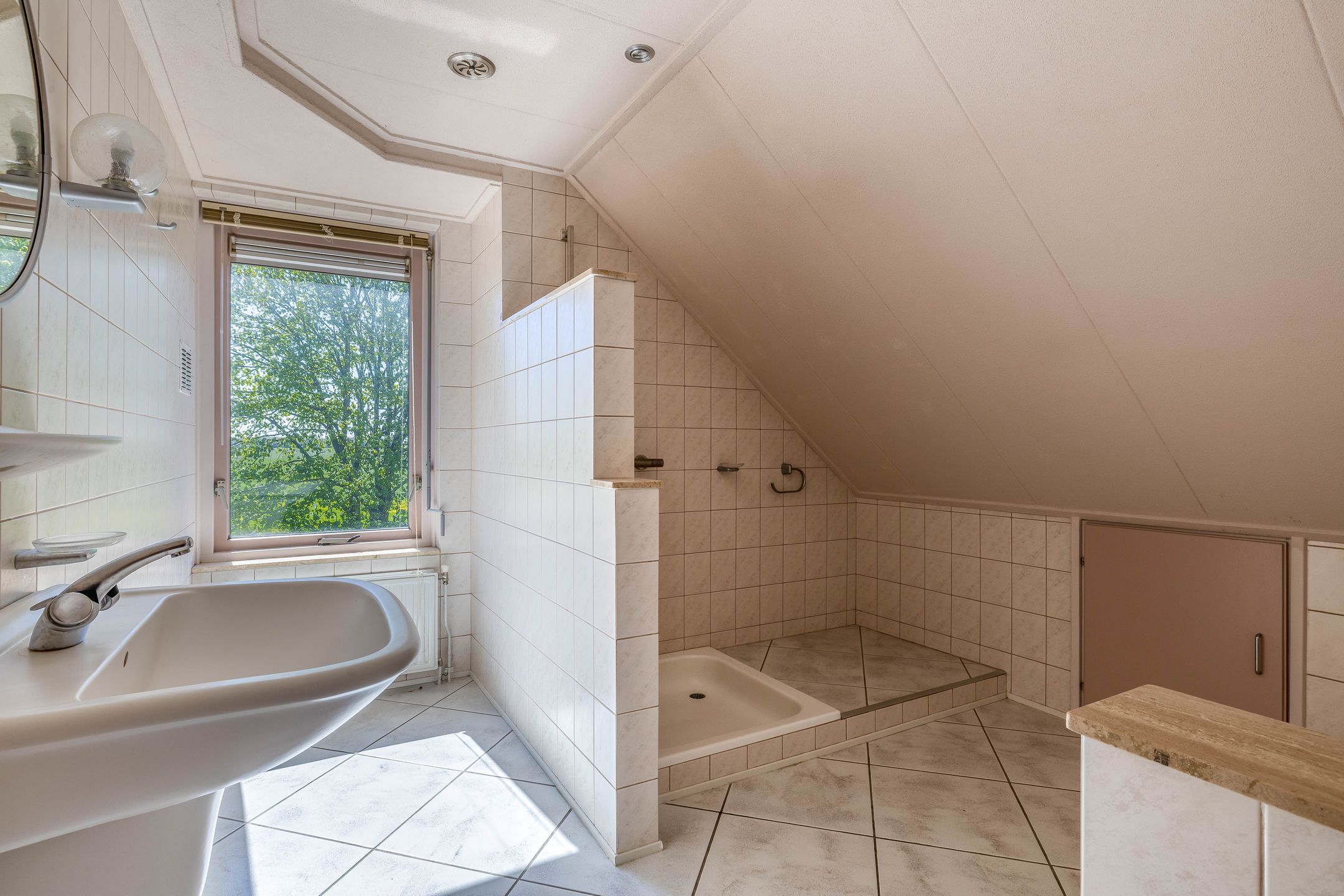 Photo 33 of 2e Bovenpad 11-B