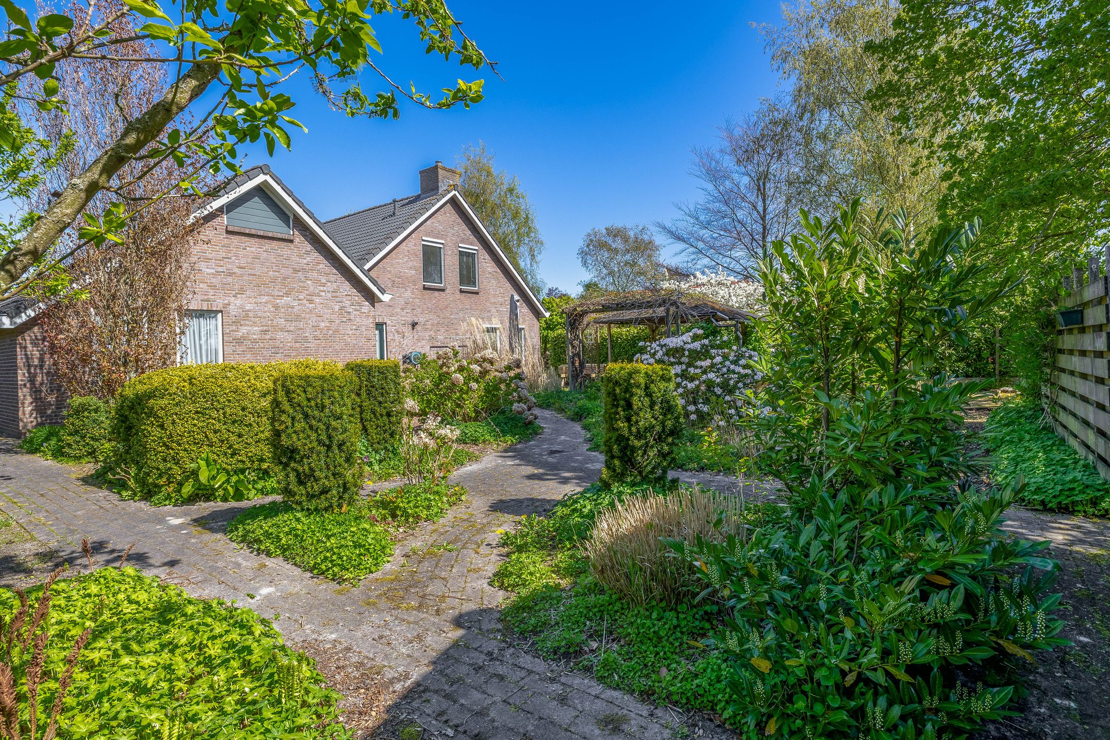 Photo 51 of 2e Bovenpad 11-B