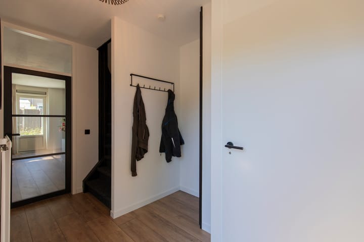 Photo 4 of Jekerstraat 1