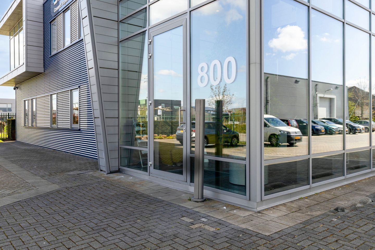 View photo 2 of Robijn 800