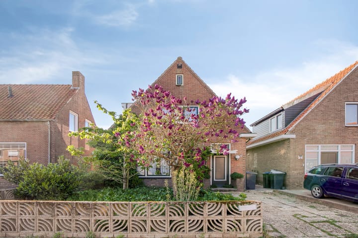 Photo 2 of Burgemeester Lewestraat 8