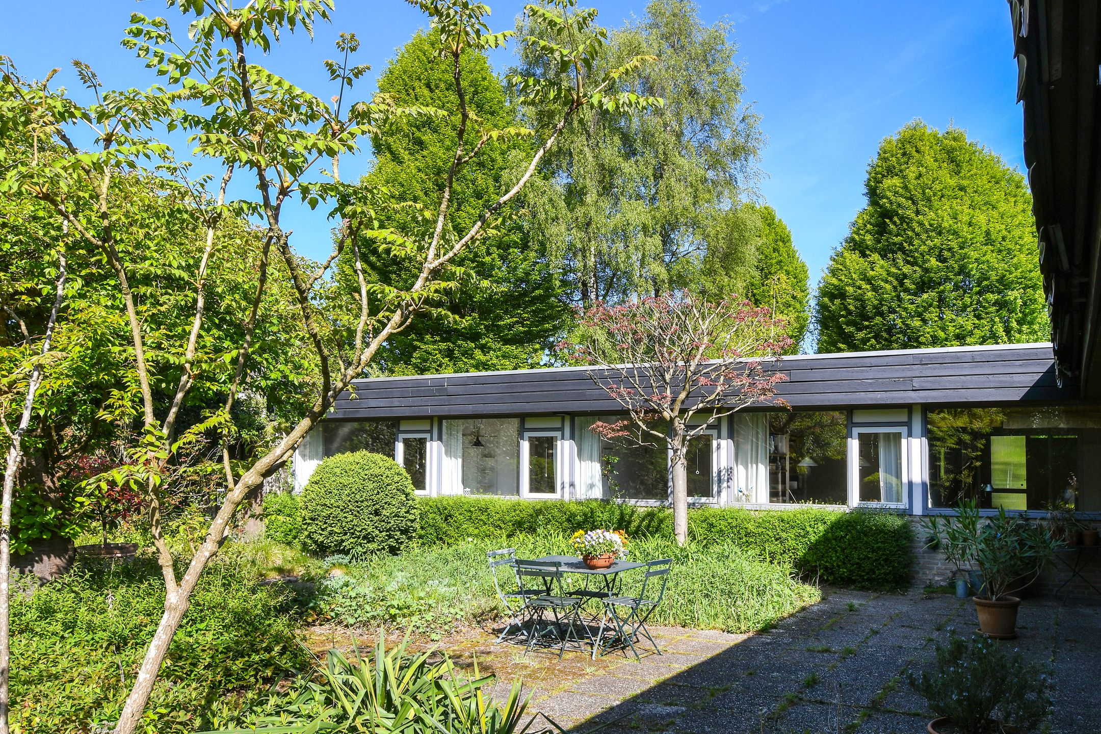Spacious Life-Cycle Proof Bungalow with Large South-Facing Garden in Green Son Neighborhood — 33