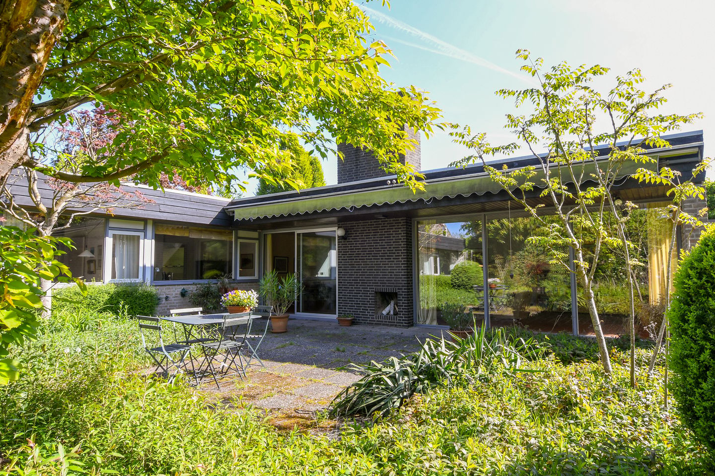 Spacious Life-Cycle Proof Bungalow with Large South-Facing Garden in Green Son Neighborhood — 29
