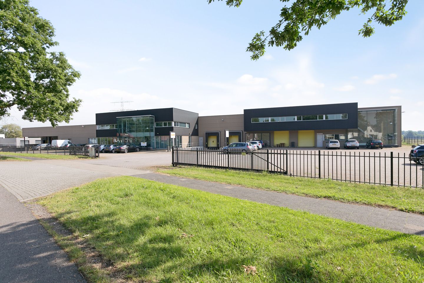 Bekijk foto 1 van Heythuyserweg 2
