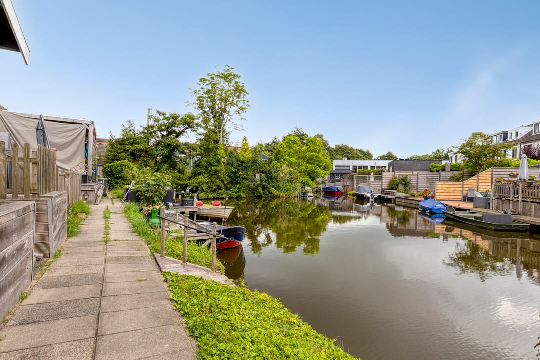 Energy-Efficient Family Home by the Water in Quiet Green Neighborhood — 38
