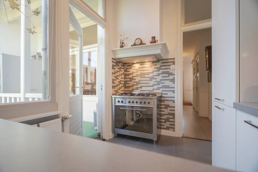 Spacious Apartment with Rooftop Terrace and Dual Kitchen Setup — 28